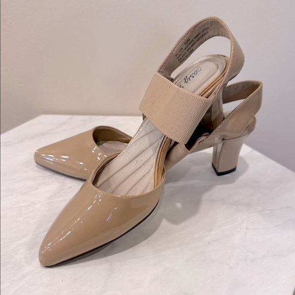 🔥Easy Street Elegant Beige Women's Heels🔥 - Picture 1 of 4